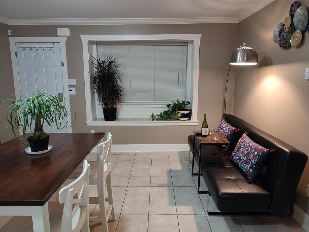 Private Suite W King Bed, Ground Level, Naturally Bright Vancouver Exterior foto